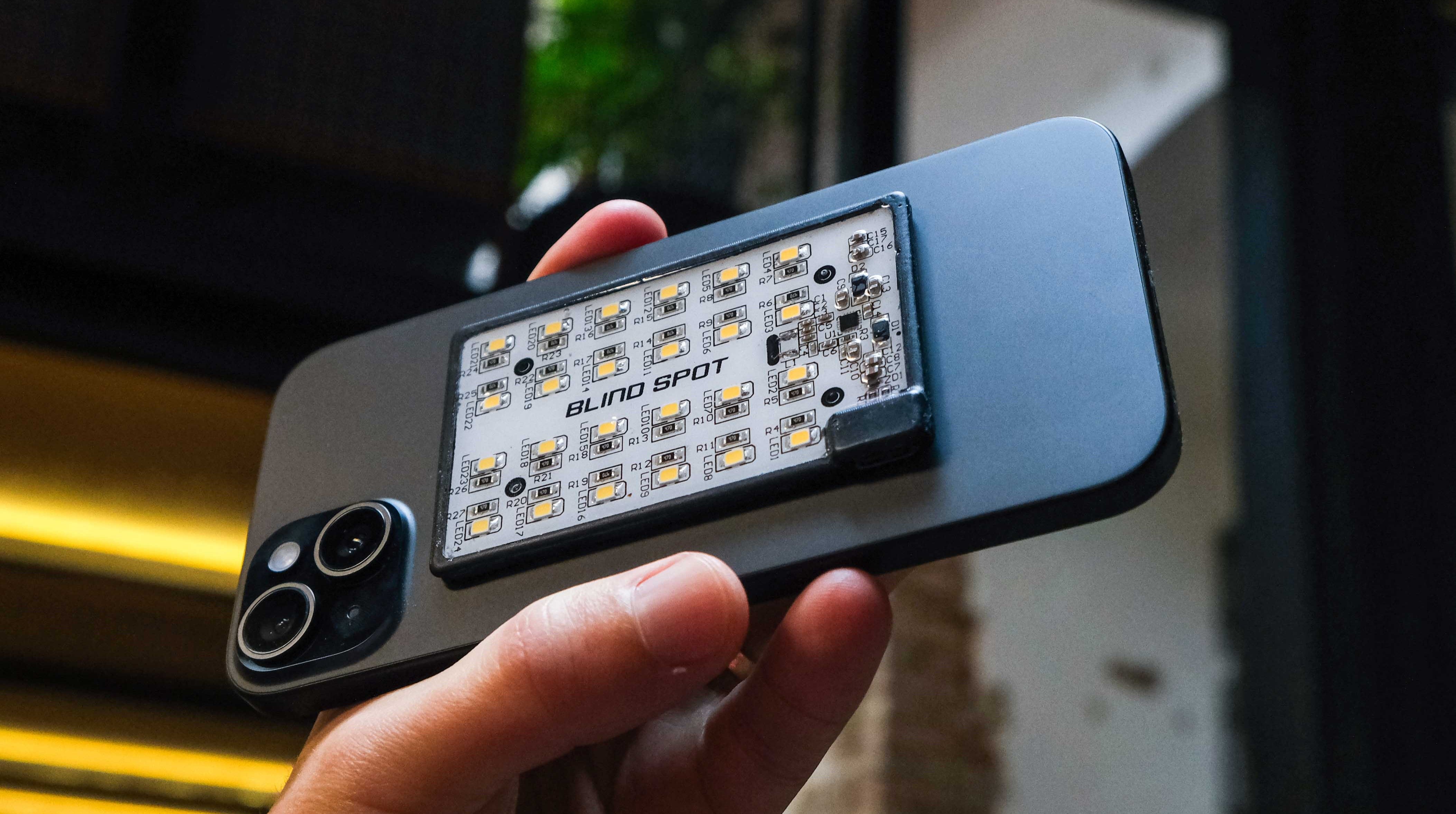 The LumiCard Revolution: Lighting the Way for Smartphone Creatives